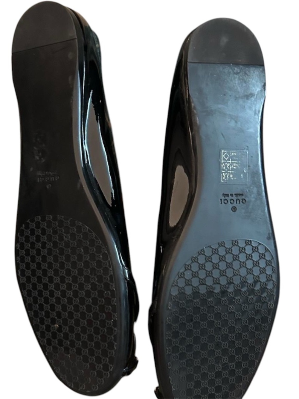 NEW GUCCI Gold and Black Logo Flats - 10 - Picture 2 of 5